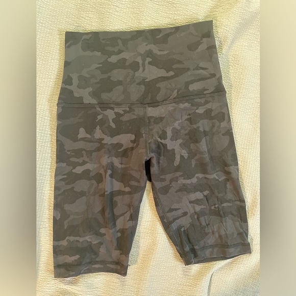 Lululemon Align Shorts - Picture 3 of 5